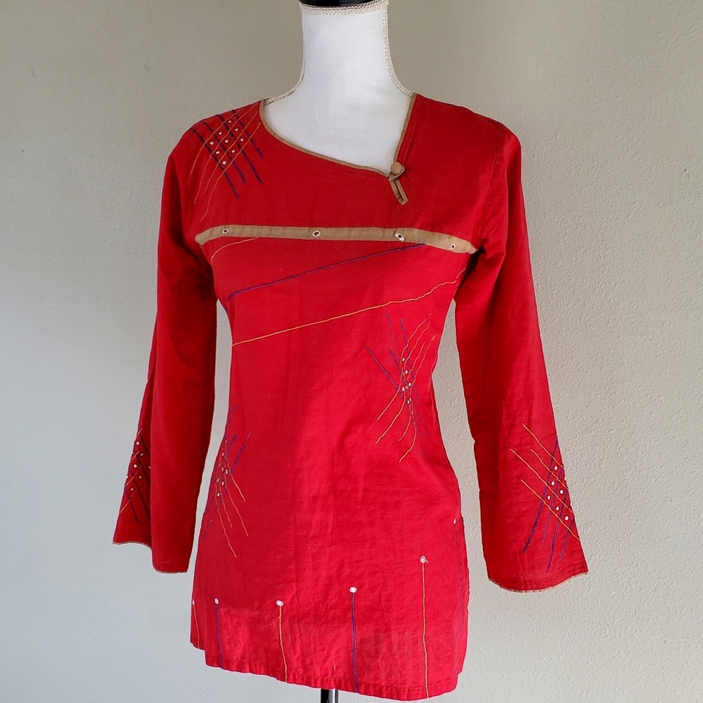 UNKNOWN Brand Red Embroidered Top - Size S EUC